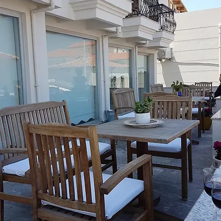 Ileri & Apartahotel *