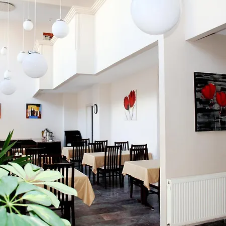 伊勒里公寓式酒店 *