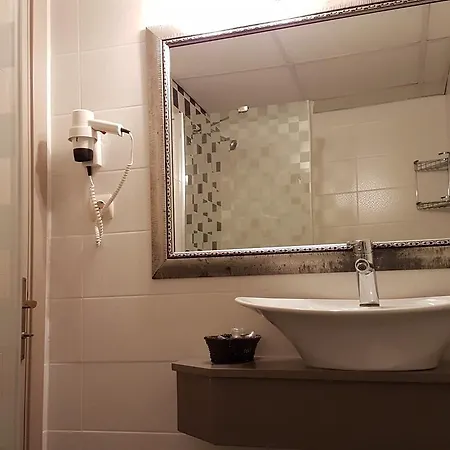 伊勒里公寓式酒店 *